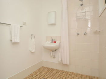 Madigan Wine Country Cottages - Broome Tourism 21