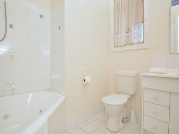 Madigan Wine Country Cottages - Broome Tourism 23