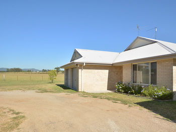 Madigan Wine Country Cottages - Broome Tourism 35
