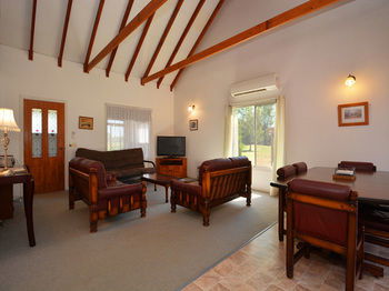 Madigan Wine Country Cottages - Broome Tourism 44
