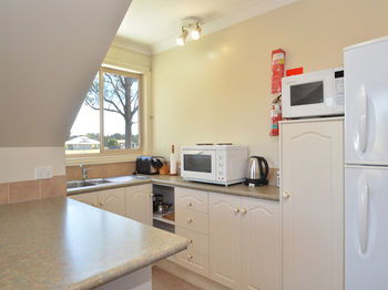 Madigan Wine Country Cottages - Broome Tourism 76