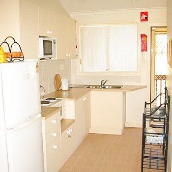 Madigan Wine Country Cottages - Broome Tourism 9