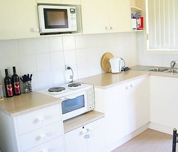 Madigan Wine Country Cottages - Broome Tourism 10