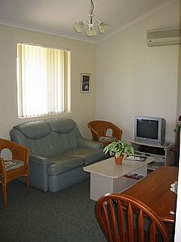 Madigan Wine Country Cottages - Broome Tourism 13