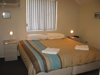 Madigan Wine Country Cottages - Broome Tourism 16