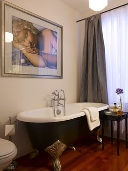 Andre's Mews Luxury Serviced Apartments - Broome Tourism 3