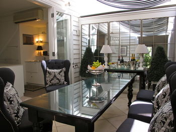 Andre's Mews Luxury Serviced Apartments - Broome Tourism 4