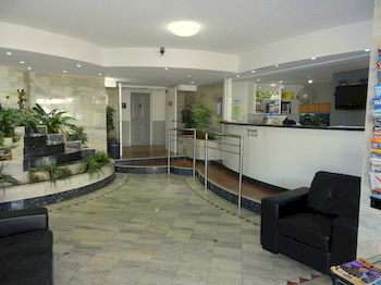Beachside Resort - Kawana Waters - Broome Tourism 1