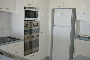 Beachside Resort - Kawana Waters - Broome Tourism 10