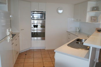 Beachside Resort - Kawana Waters - Broome Tourism 11