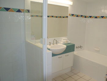 Beachside Resort - Kawana Waters - Broome Tourism 17