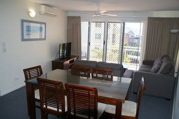 Beachside Resort - Kawana Waters - Broome Tourism 18