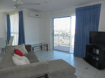 Beachside Resort - Kawana Waters - Broome Tourism 31