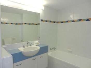 Beachside Resort - Kawana Waters - Broome Tourism 38