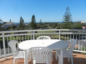 Beachside Resort - Kawana Waters - Broome Tourism 39