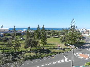 Beachside Resort - Kawana Waters - Broome Tourism 40