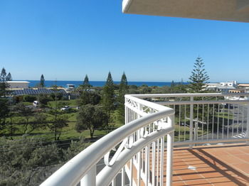 Beachside Resort - Kawana Waters - Broome Tourism 42