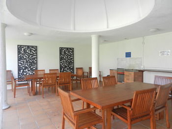 Beachside Resort - Kawana Waters - Broome Tourism 43