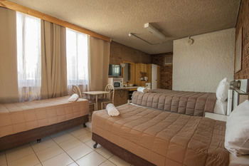 Marco Polo Motor Inn Sydney - Broome Tourism 4