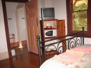 Burwood Bed And Breakfast - Broome Tourism 11