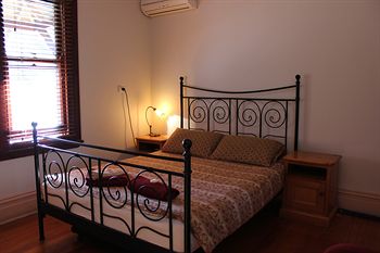 Burwood Bed And Breakfast - Broome Tourism 4