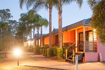 Pokolbin Village - Broome Tourism 10