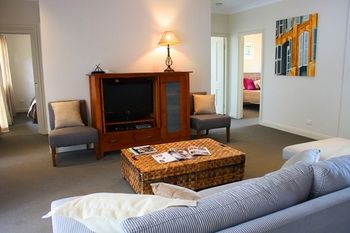 Pokolbin Village - Broome Tourism 38