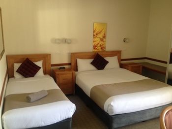 The 3 Explorers Motel - Broome Tourism 27