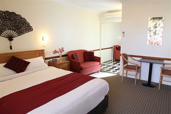 The 3 Explorers Motel - Broome Tourism 0