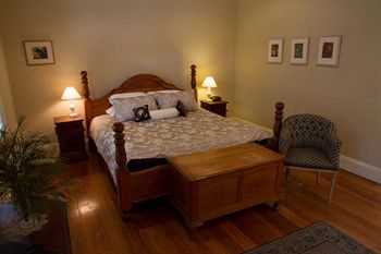 Tizzana Winery Bed & Breakfast - Broome Tourism 2