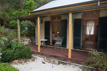 Tizzana Winery Bed & Breakfast - Broome Tourism 3
