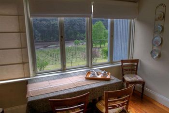 Tizzana Winery Bed & Breakfast - Broome Tourism 4