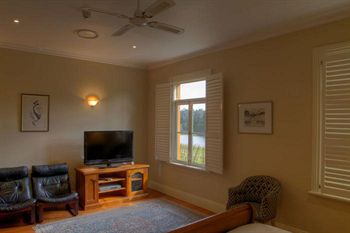 Tizzana Winery Bed & Breakfast - Broome Tourism 5