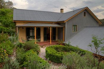 Tizzana Winery Bed & Breakfast - Broome Tourism 6