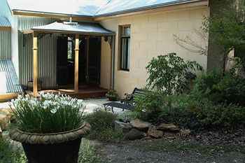 Tizzana Winery Bed & Breakfast - Broome Tourism 8