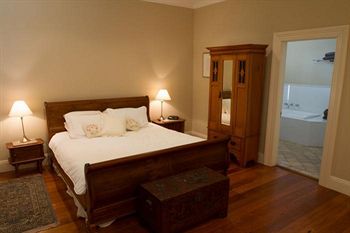 Tizzana Winery Bed & Breakfast - Broome Tourism 11