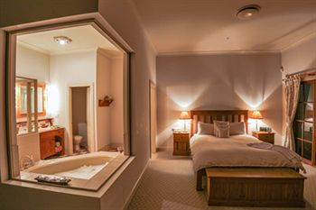 Strathearn Park Lodge - Broome Tourism 1