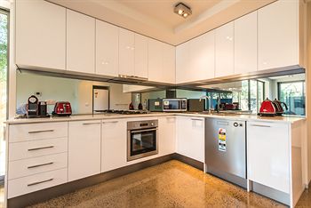 Orange Serviced Apartment - Broome Tourism 5