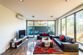 Orange Serviced Apartment - Broome Tourism 6