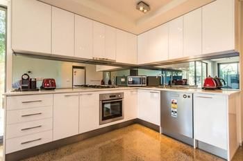 Orange Serviced Apartment - Broome Tourism 14
