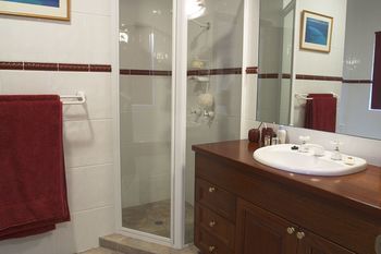 Kingfishers Manor @ Noosa - Broome Tourism 6