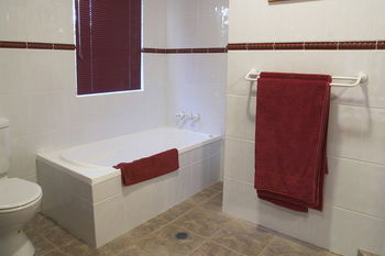 Kingfishers Manor @ Noosa - Broome Tourism 8