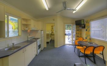 Alex Beach Cabins - Broome Tourism 13