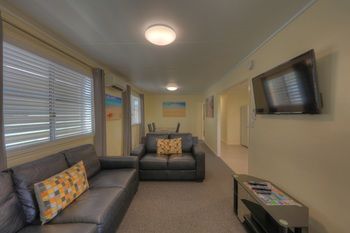 Alex Beach Cabins - Broome Tourism 14