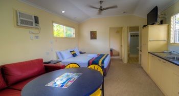 Alex Beach Cabins - Broome Tourism 25
