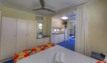 Alex Beach Cabins - Broome Tourism 26