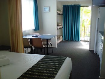 Alex Beach Cabins - Broome Tourism 33