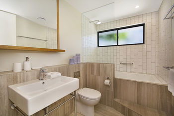 Jacaranda Noosa - Broome Tourism 4