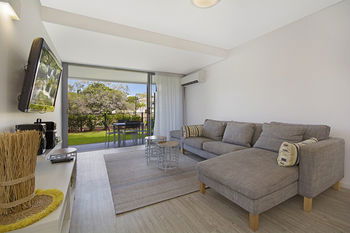 Jacaranda Noosa - Broome Tourism 19