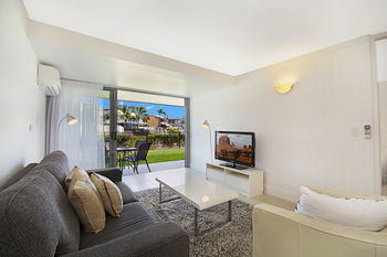Jacaranda Noosa - Broome Tourism 20